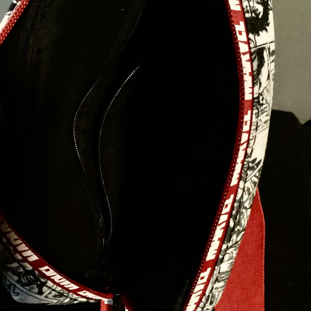 Marvel Black and White Comic Book Bag and matching wallet - Picture 6 of 7